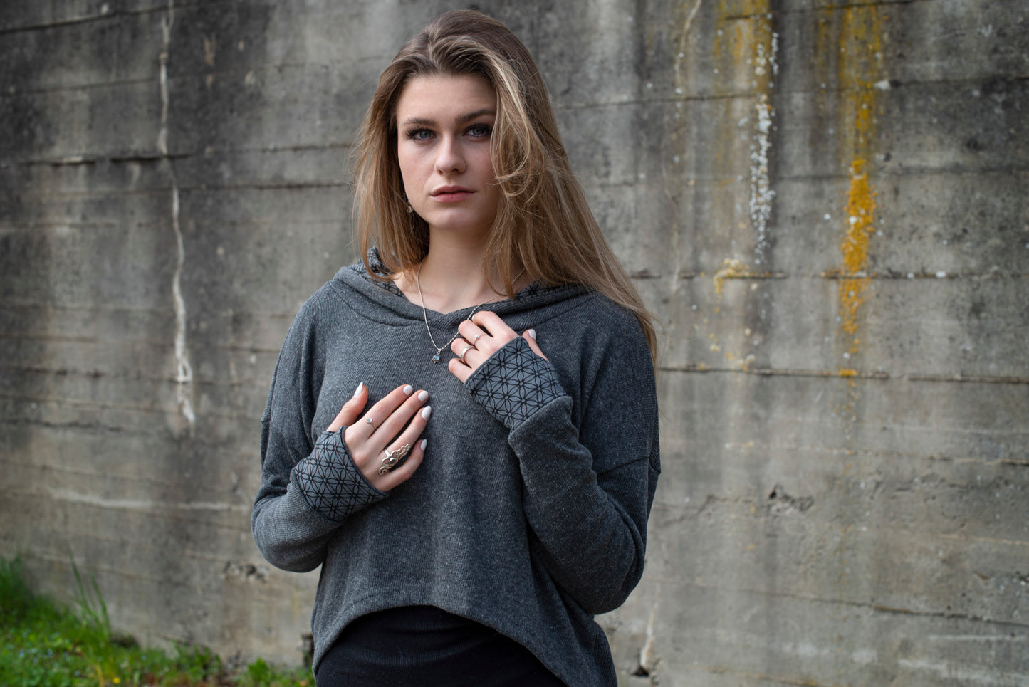 half-length knitted sweater with hood in gray