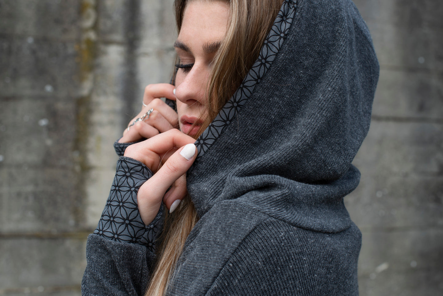half-length knitted sweater with hood in gray