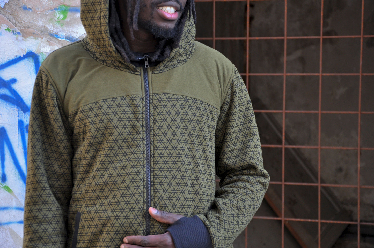 Men's hoodie in olive green with thumbholes