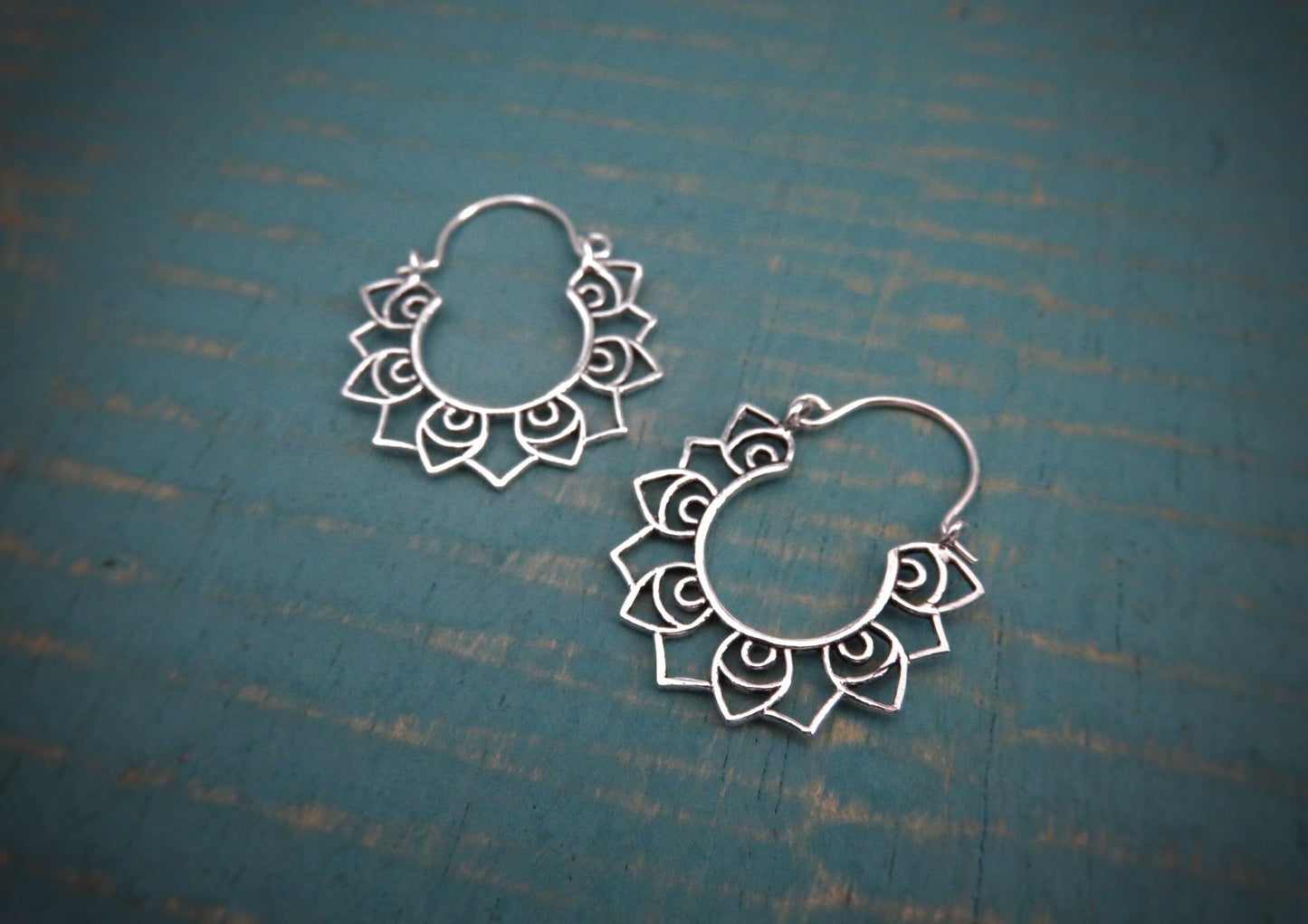 floral gemusterte Creolen aus Silber