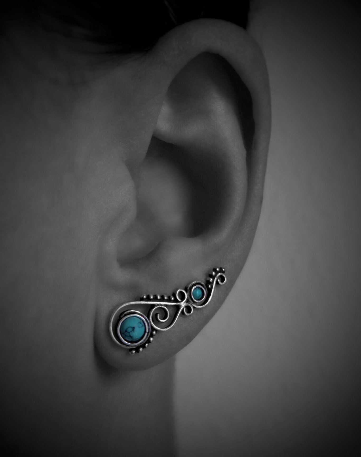 Earclimber earrings with turquoise stones made of silver