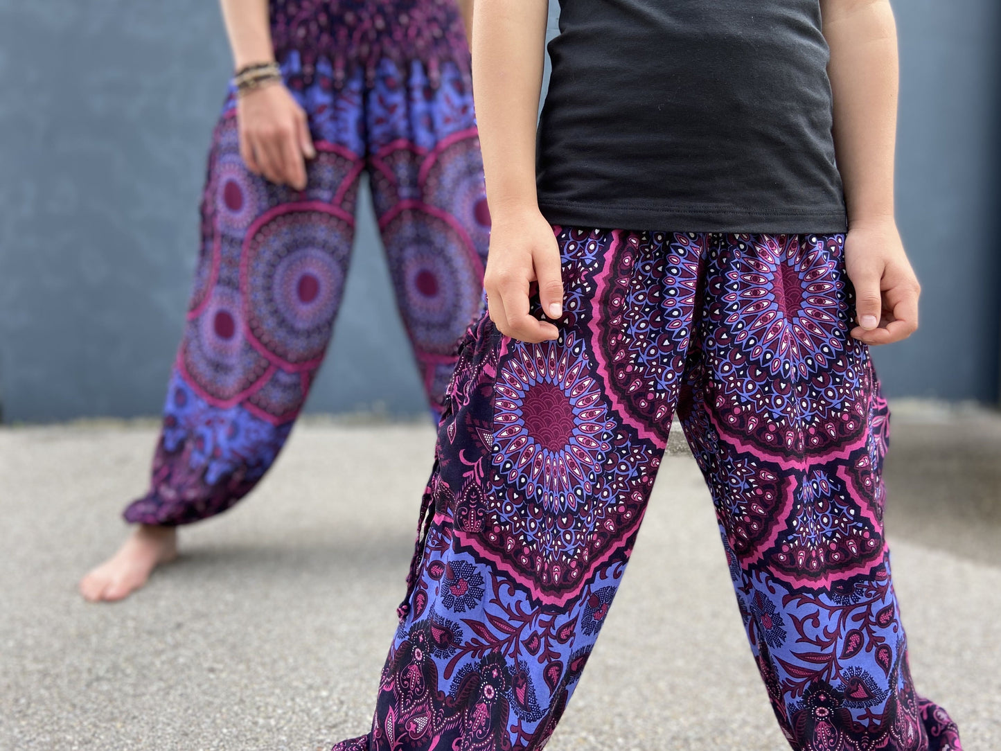 Harem pants with mandala pattern in pink purple