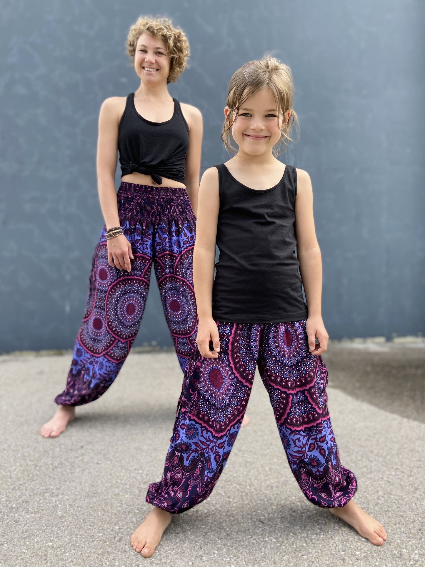Harem pants with mandala pattern in pink purple
