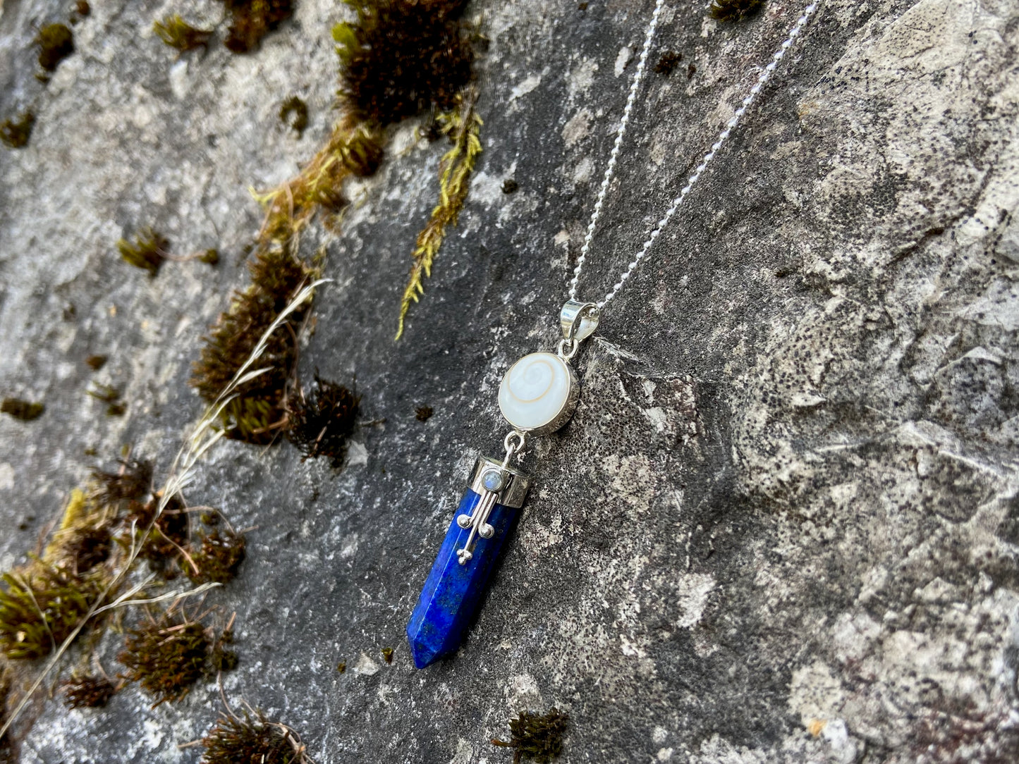 Lapis Lazuli pendant with operculum with spirals, dots and small stone, silver