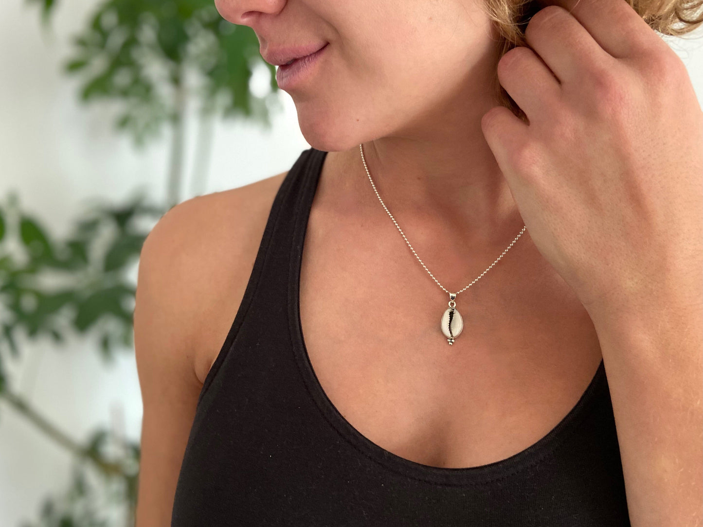 small pendant with shell made of silver