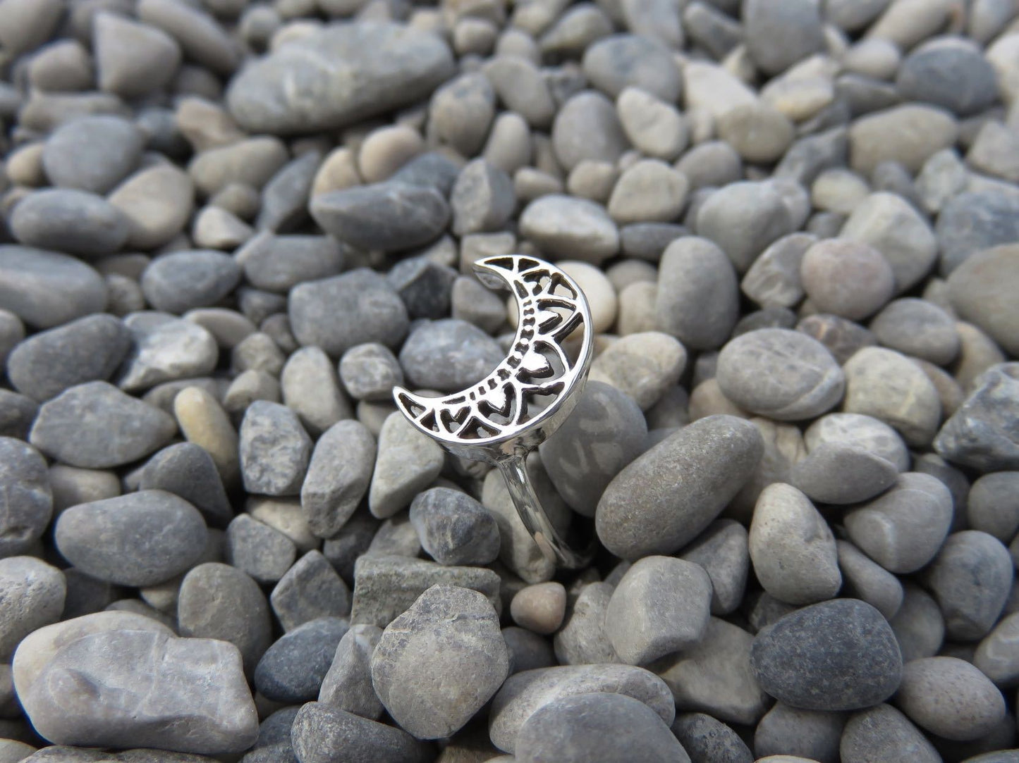 patterned moon ring made of silver
