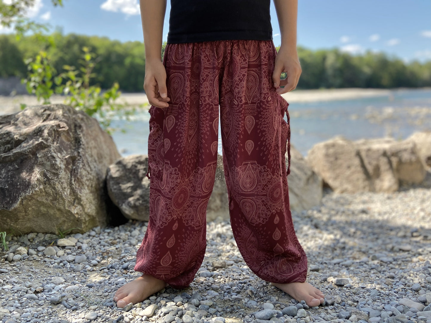 Pluderhose mit filigranem Muster in rot für Kinder