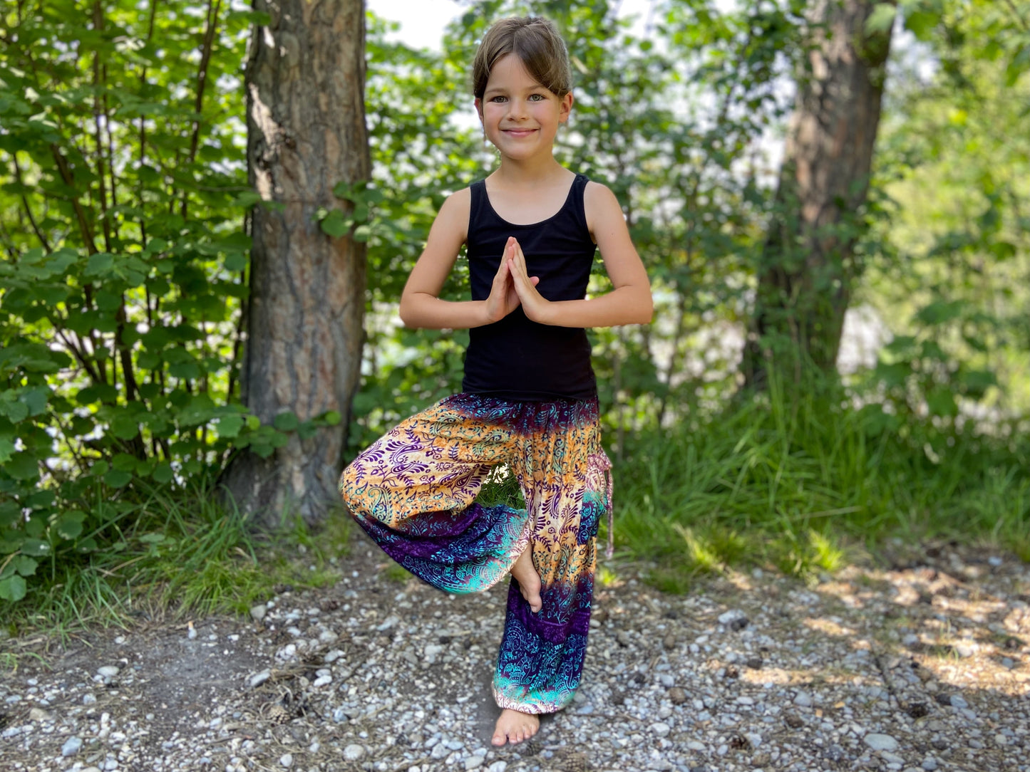 bunt gemusterte Pluderhose mit Paisley Muster für Kinder