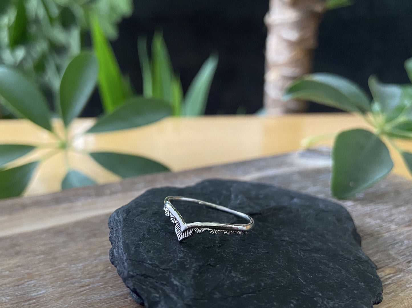 V-shaped ring with a filigree pattern made of 925 silver