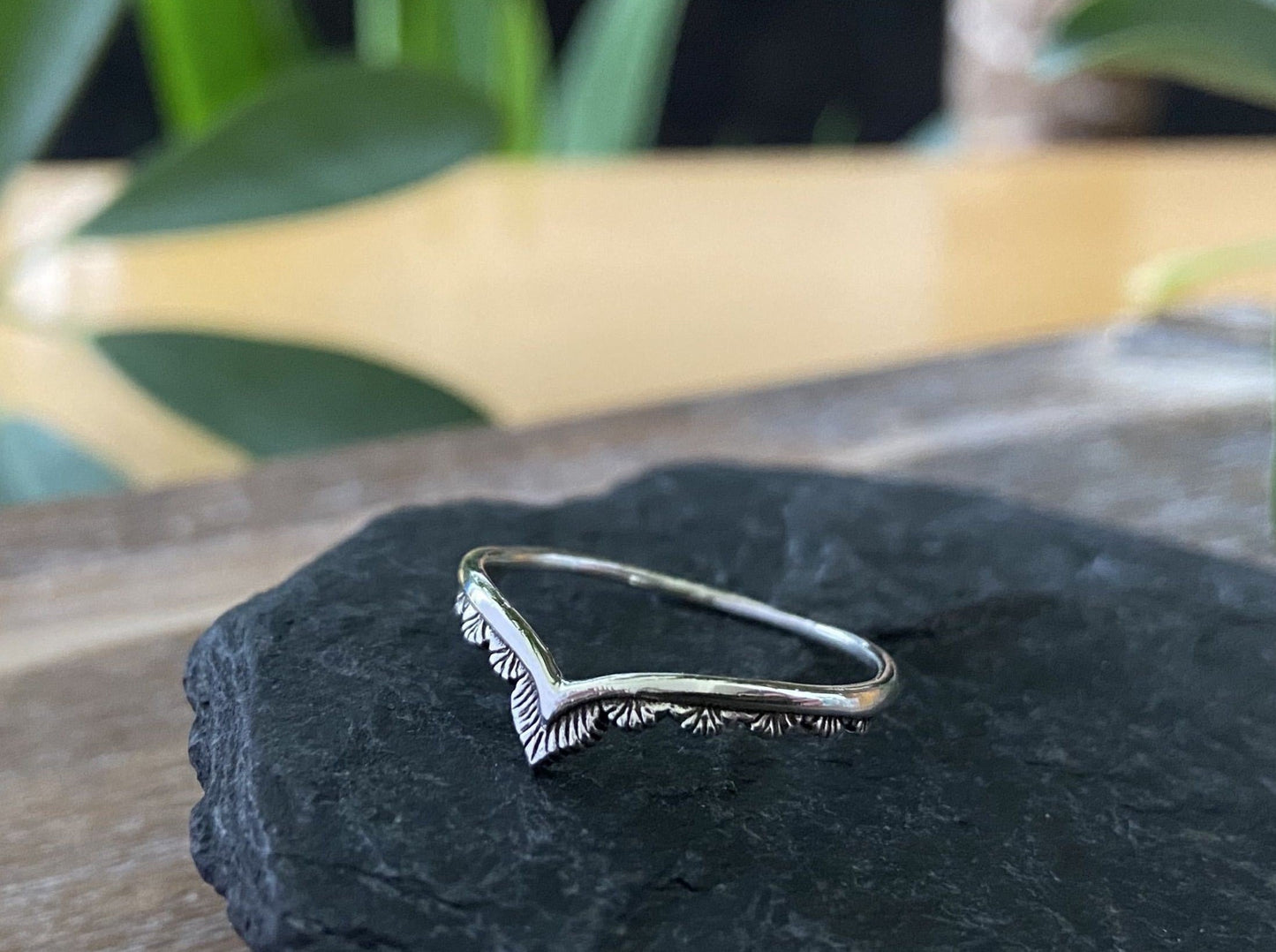 V-shaped ring with a filigree pattern made of 925 silver