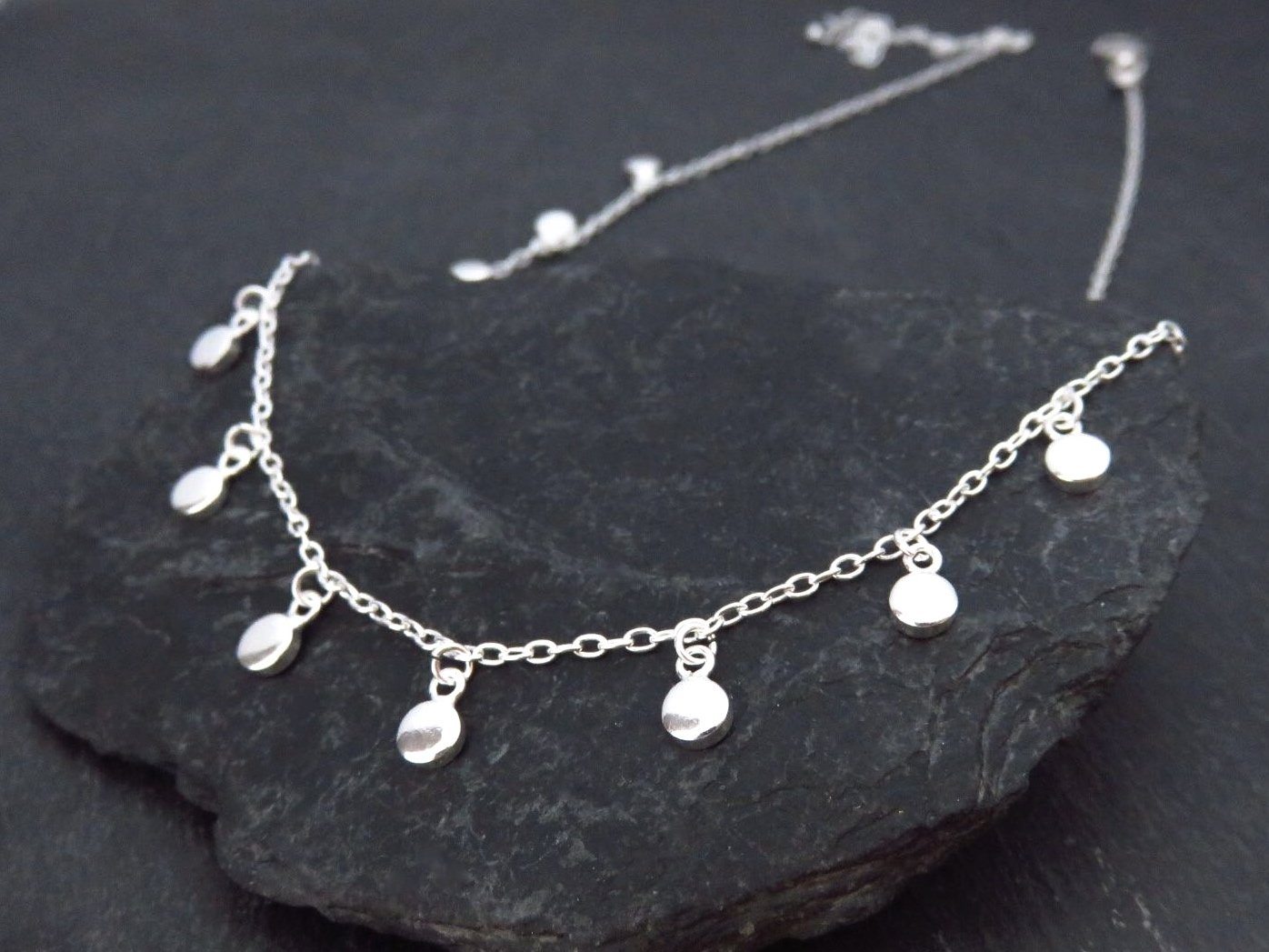 Necklace with small dangling round silver pendants