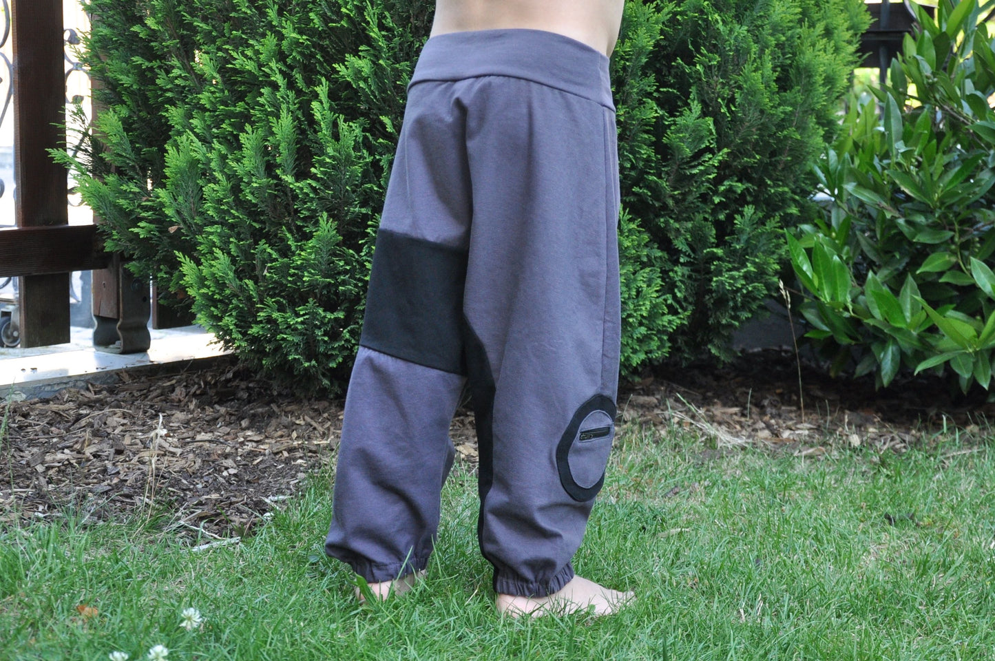 bequeme Sweat Hose für Kinder in grau/ schwarz
