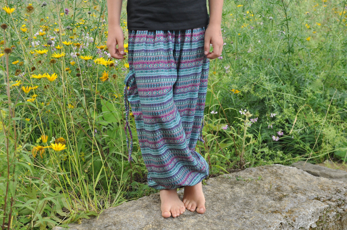 luftige Pluderhose hellblau rosa gestreift für Kinder