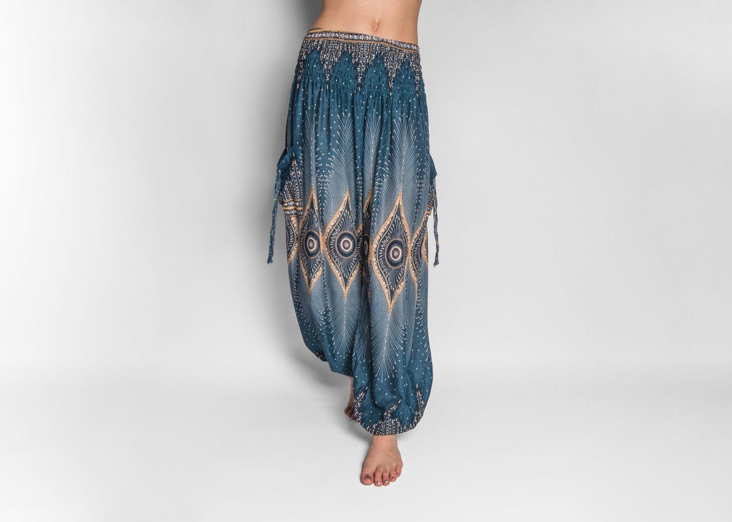 Airy harem pants with a peacock pattern in turquoise