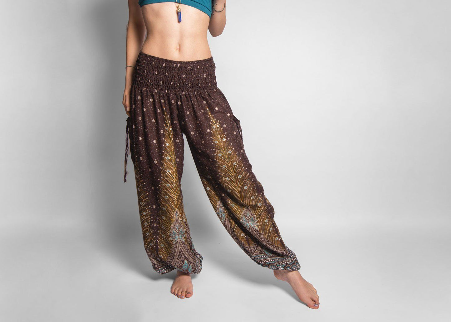 luftige Pluderhose mit Pfauenmuster in braun