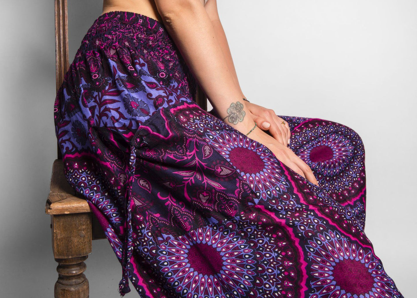 Harem pants with mandala pattern in pink purple