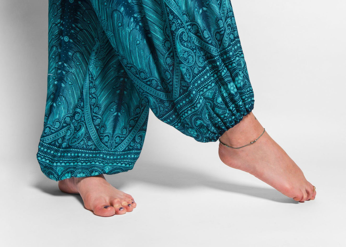 Airy harem pants with a peacock pattern in turquoise with pockets