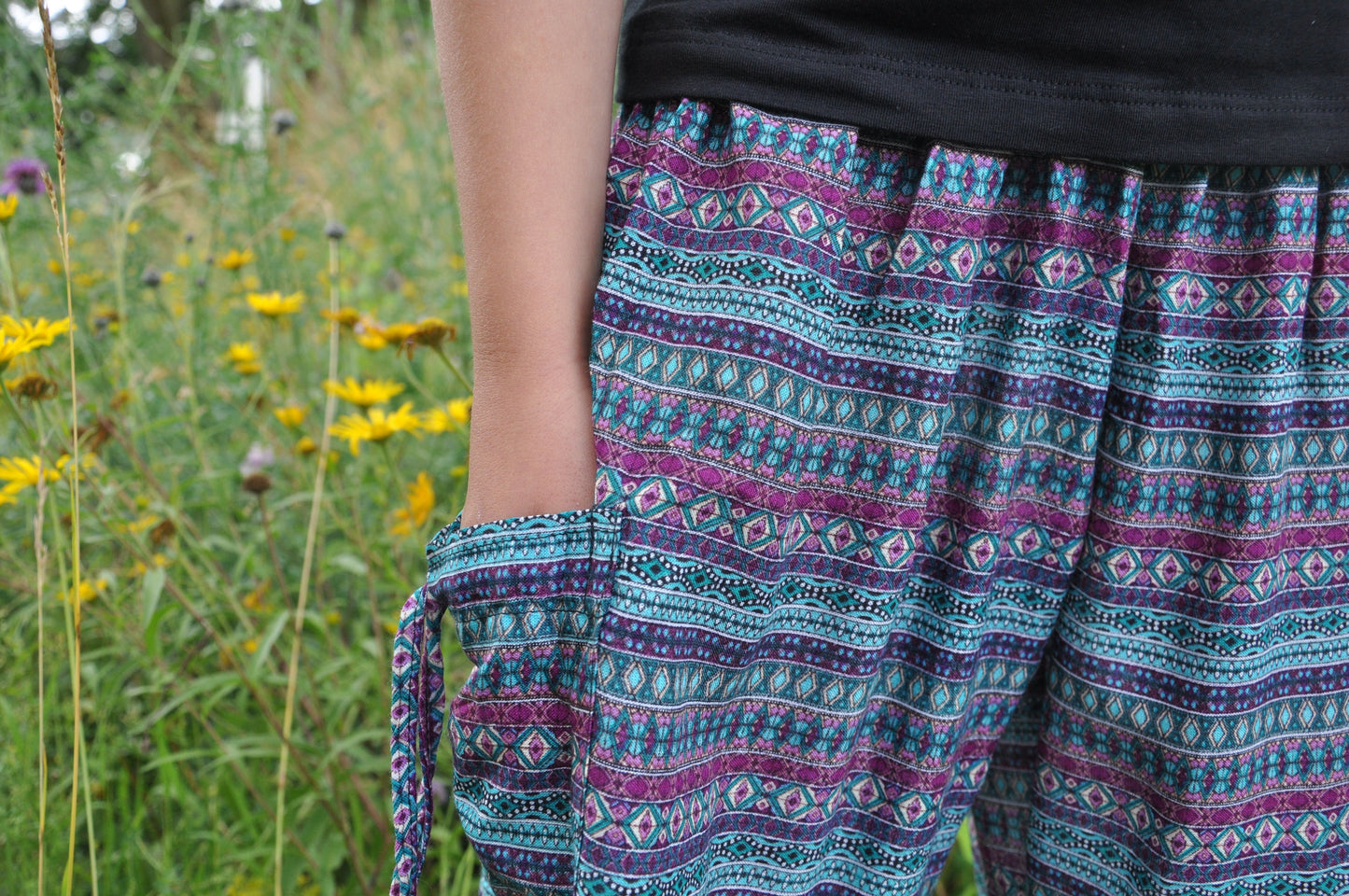 luftige Pluderhose hellblau rosa gestreift für Kinder