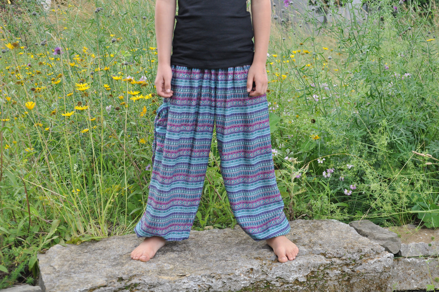 luftige Pluderhose hellblau rosa gestreift für Kinder