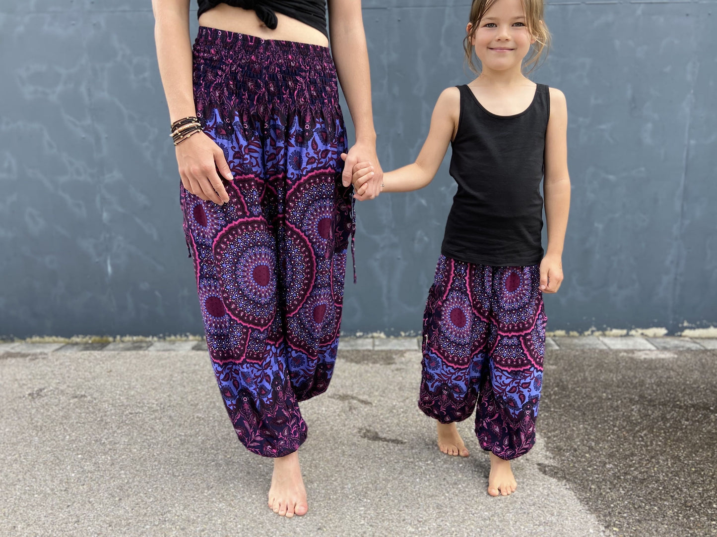 Harem pants with mandala pattern in pink purple