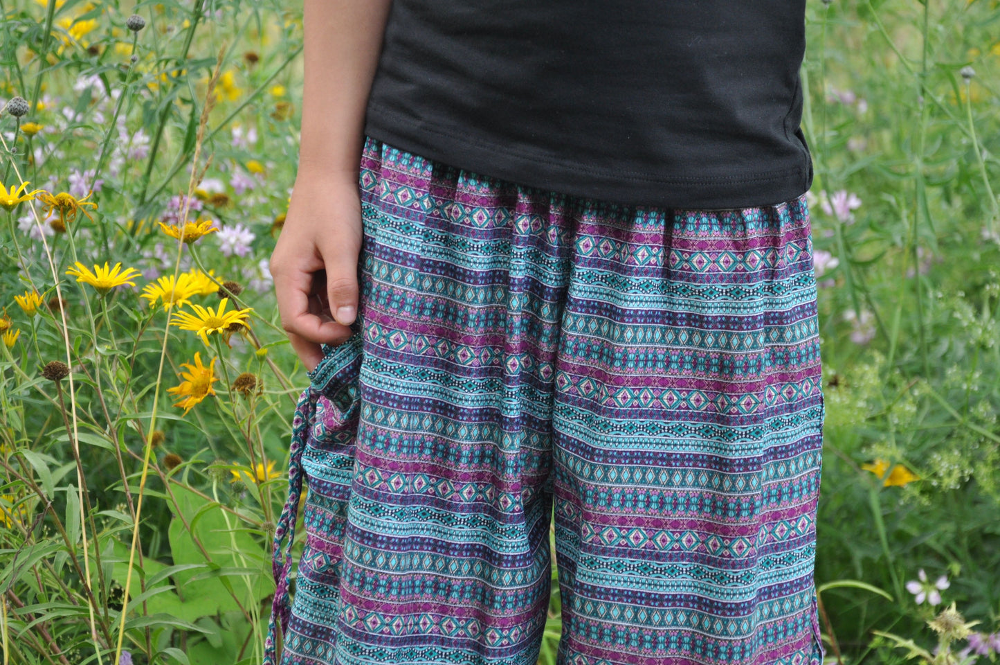 luftige Pluderhose hellblau rosa gestreift für Kinder