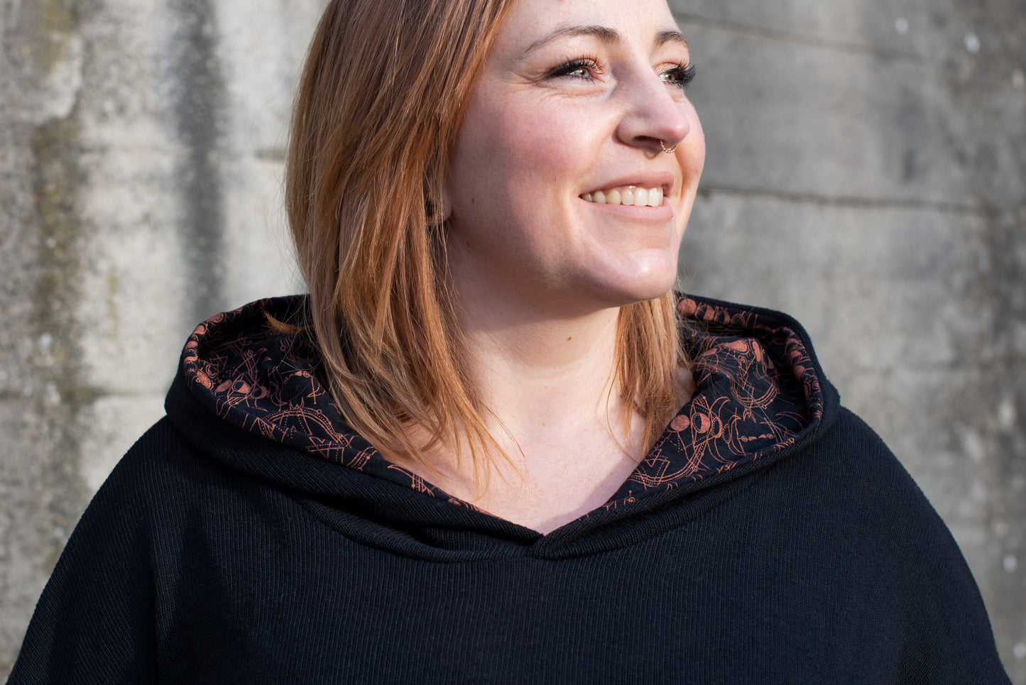 PLUS SIZE, long knitted sweater with a patterned hood and thumbholes in black