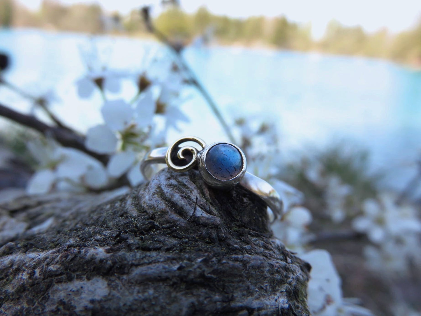 Silver ring with spiral made of brass and labradorite stone