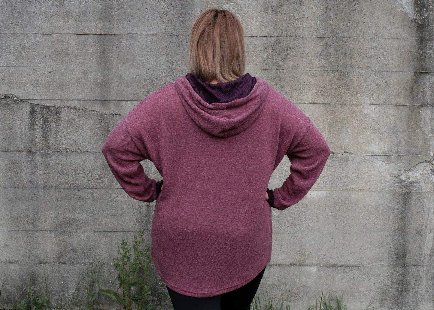 PLUS SIZE, long knitted sweater with a patterned hood and thumbholes in rose red