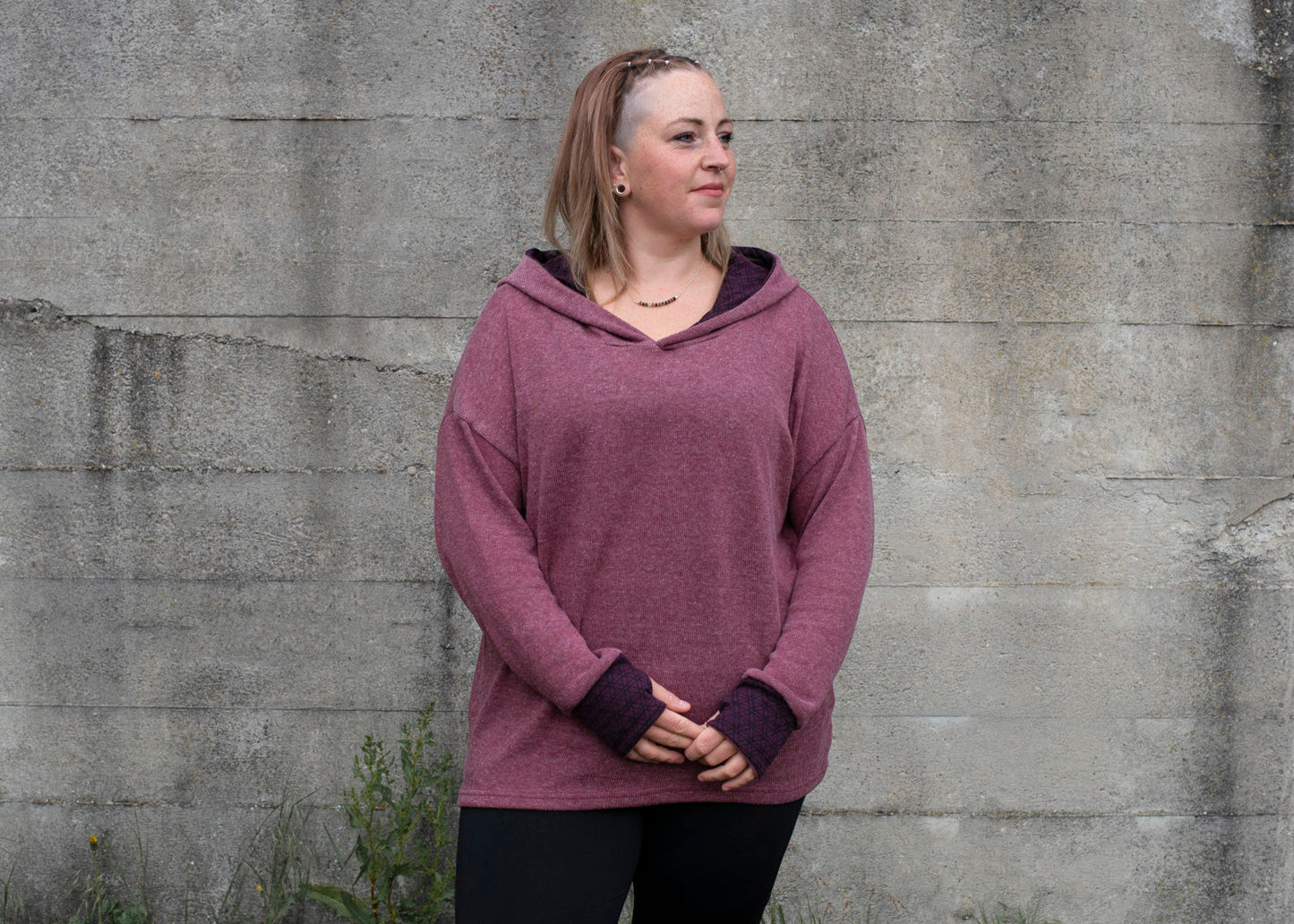 PLUS SIZE, long knitted sweater with a patterned hood and thumbholes in rose red