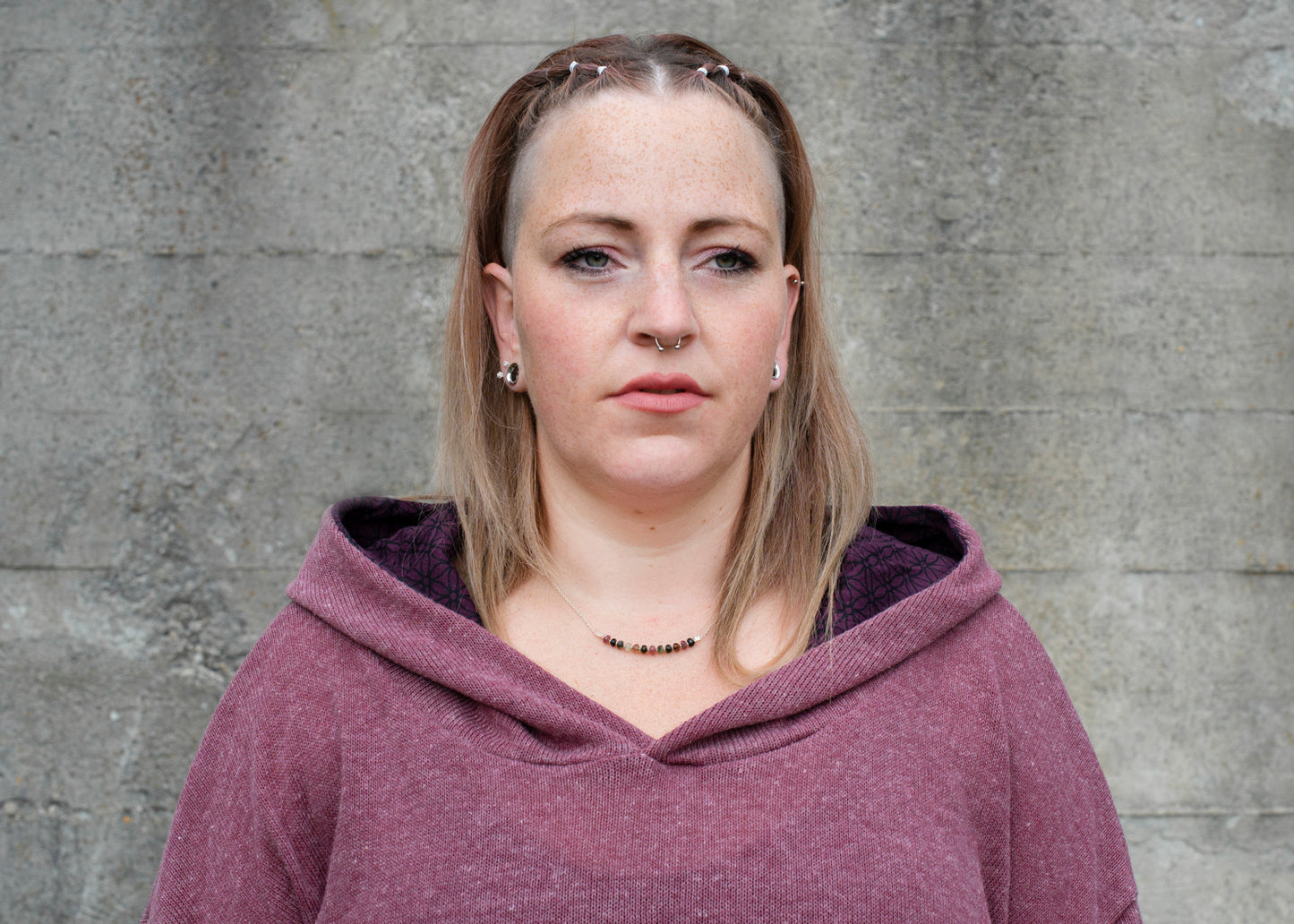 PLUS SIZE, long knitted sweater with a patterned hood and thumbholes in rose red