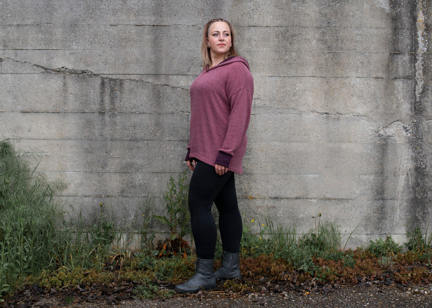 PLUS SIZE, long knitted sweater with a patterned hood and thumbholes in rose red