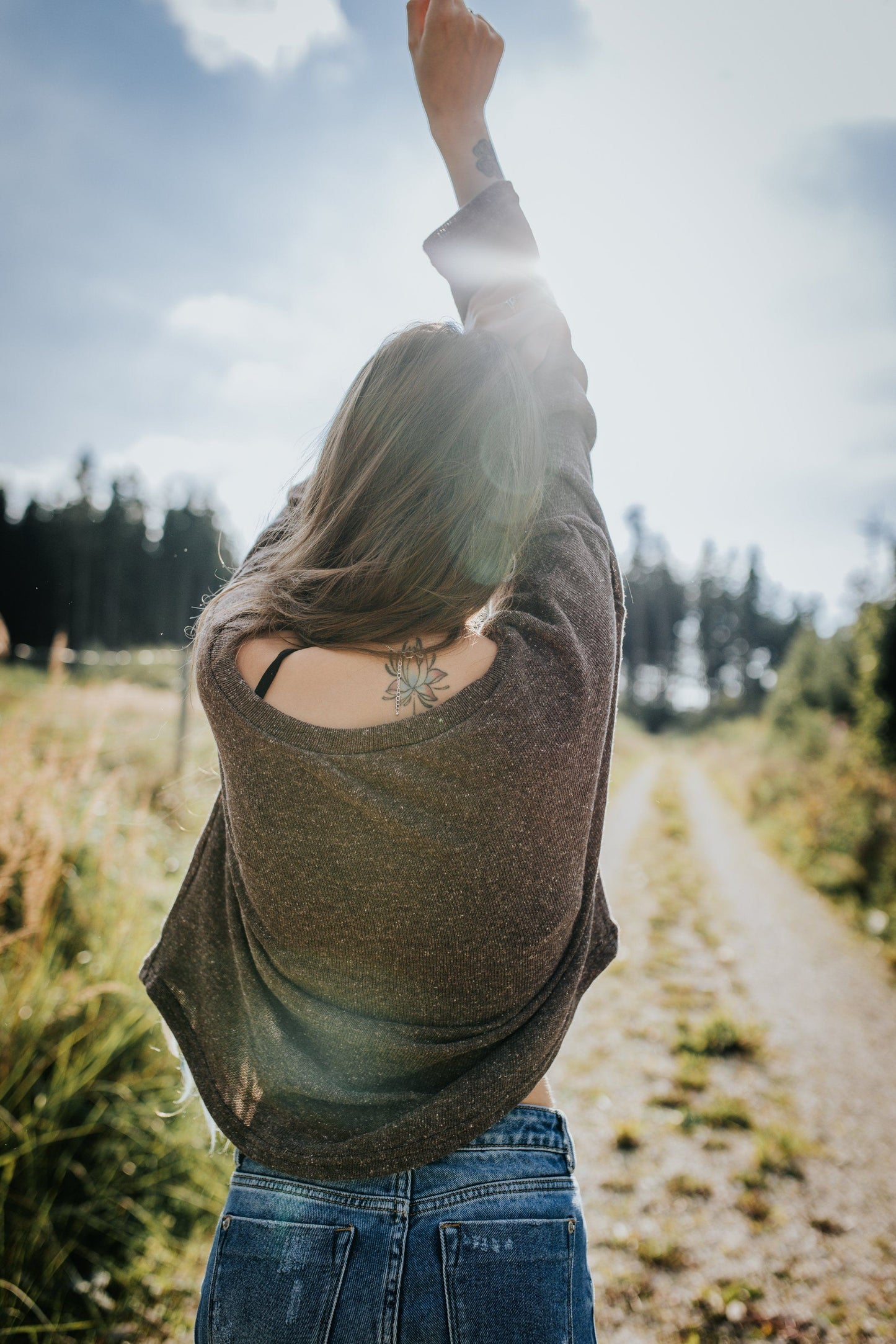 half-length, loose knitted top in brown