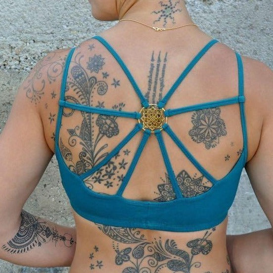 Yoga top with back pattern and brass elements in turquoise