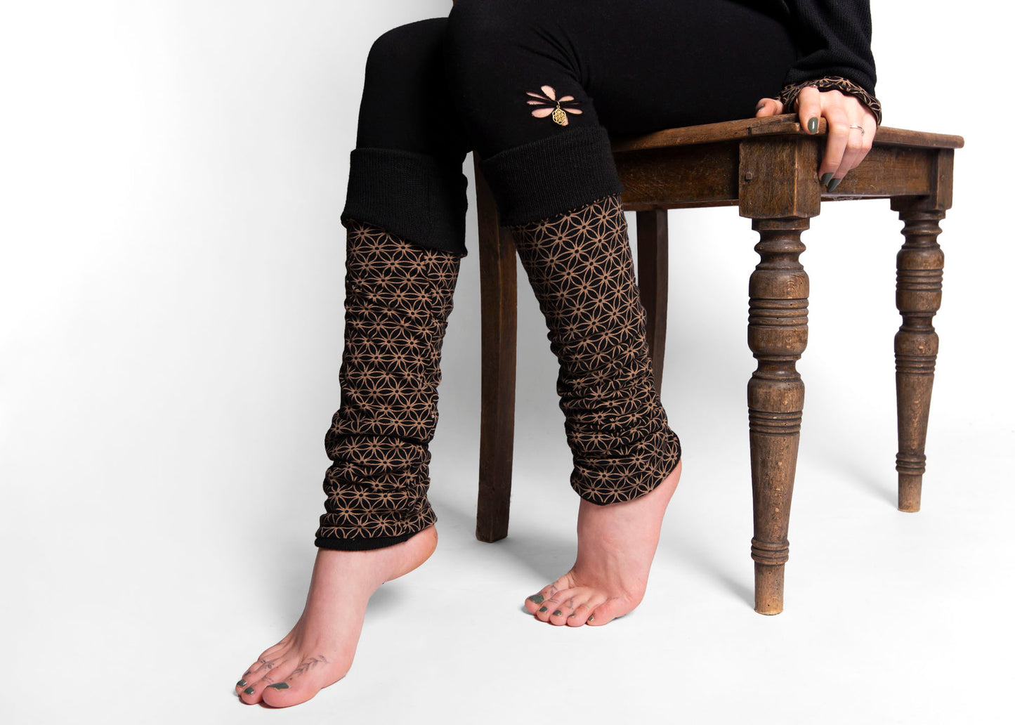 Reversible leg warmers in black, cuffs, yoga cuffs
