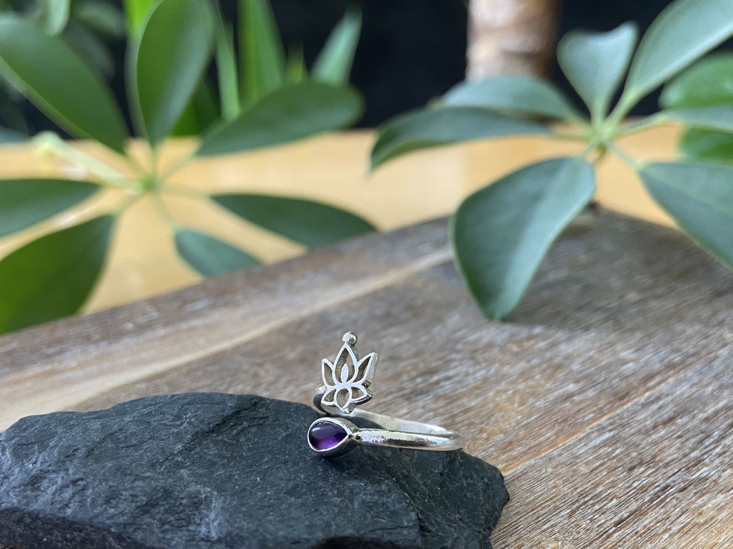 Toe ring with small stone and flower made of silver