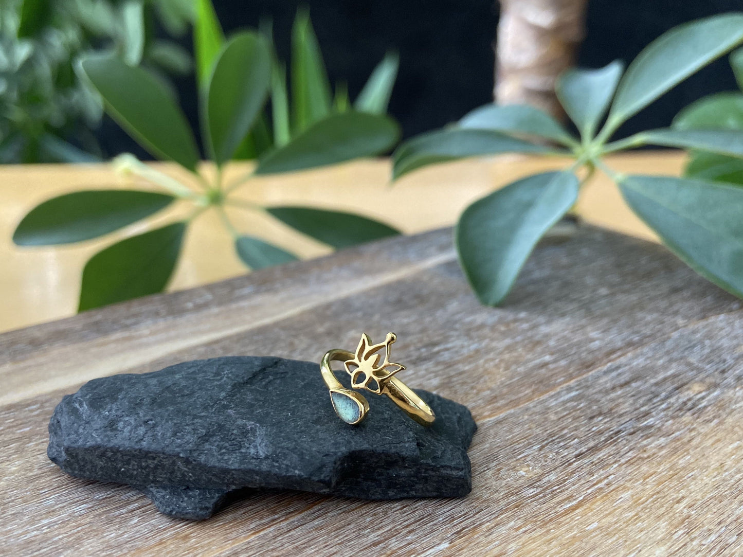 Zehenring mit Stein und kleiner Blume vergoldet