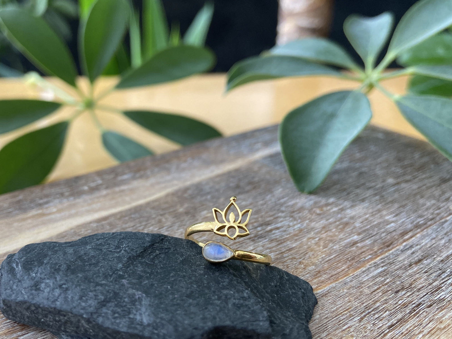 Zehenring mit Stein und kleiner Blume vergoldet