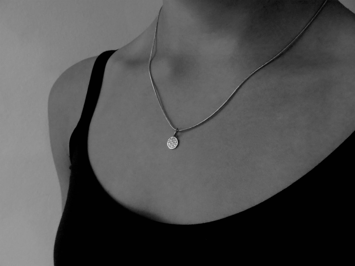 Kette mit dem Motiv der Lebensblume aus Messing