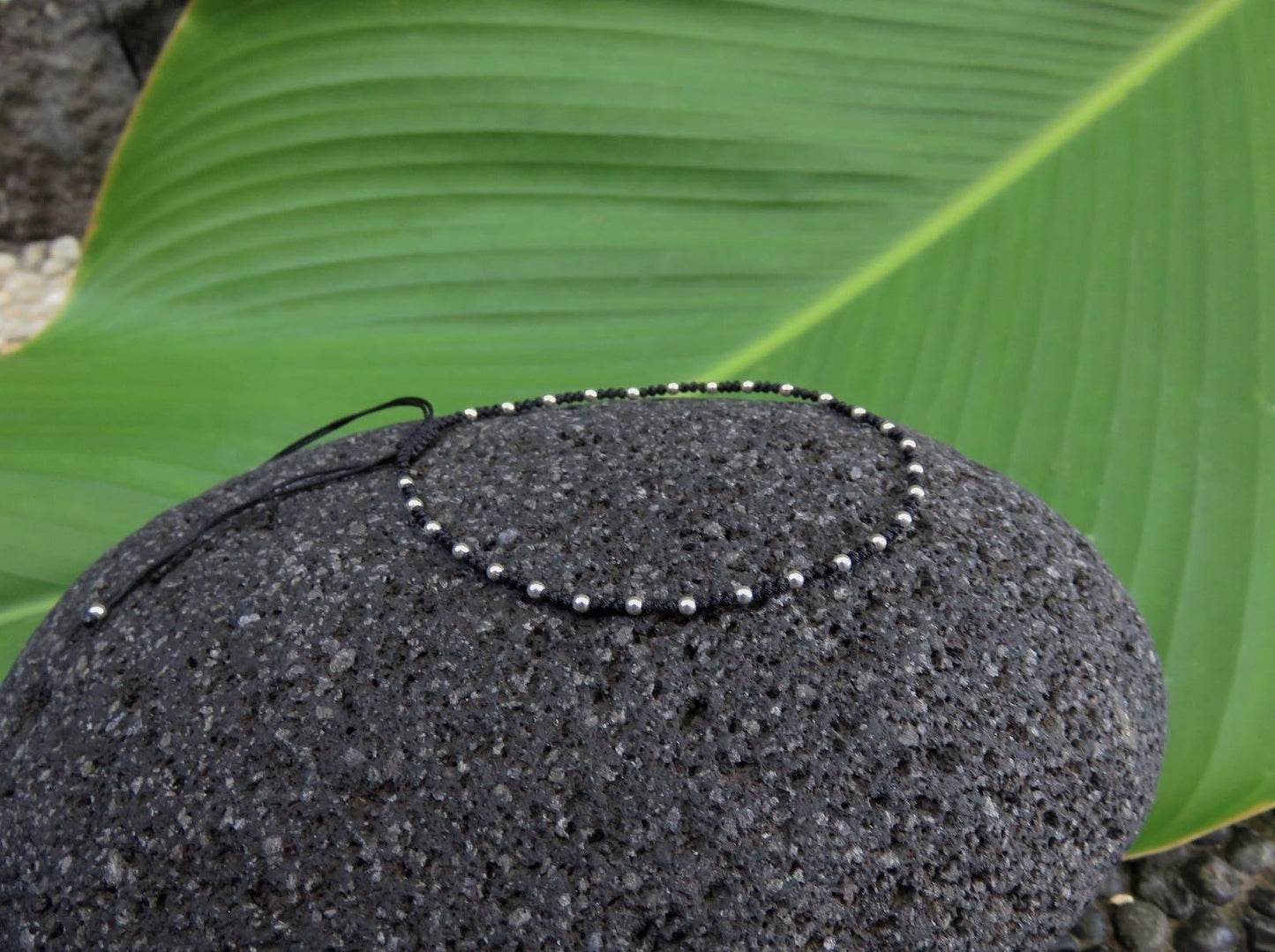 Armband mit silbernen Perlen in schwarz oder türkis