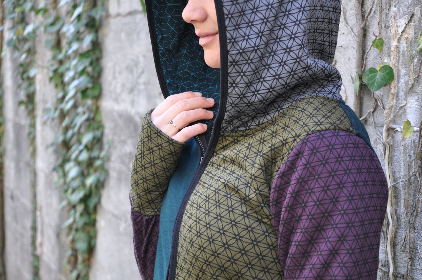 Patchwork Kapuzenpulli mit Blumenmuster bunt