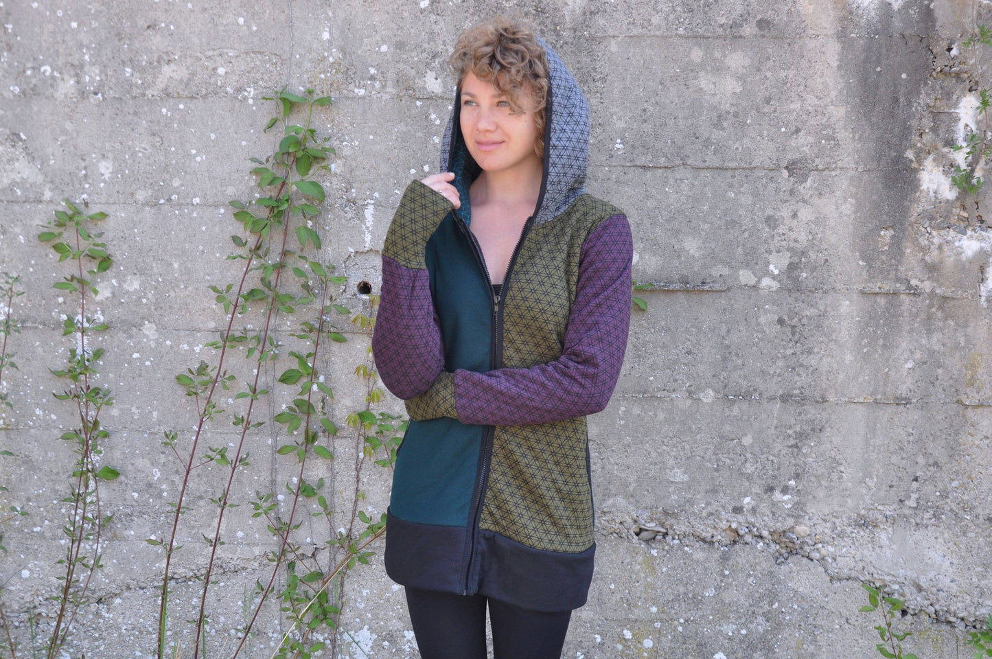 Patchwork Kapuzenpulli mit Blumenmuster bunt