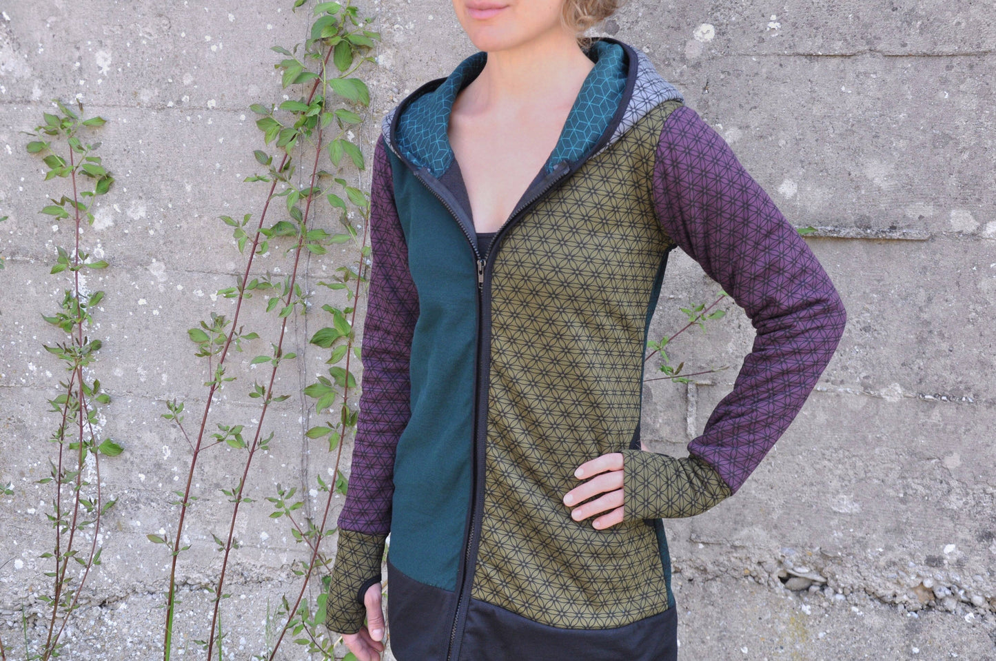 Patchwork Kapuzenpulli mit Blumenmuster bunt