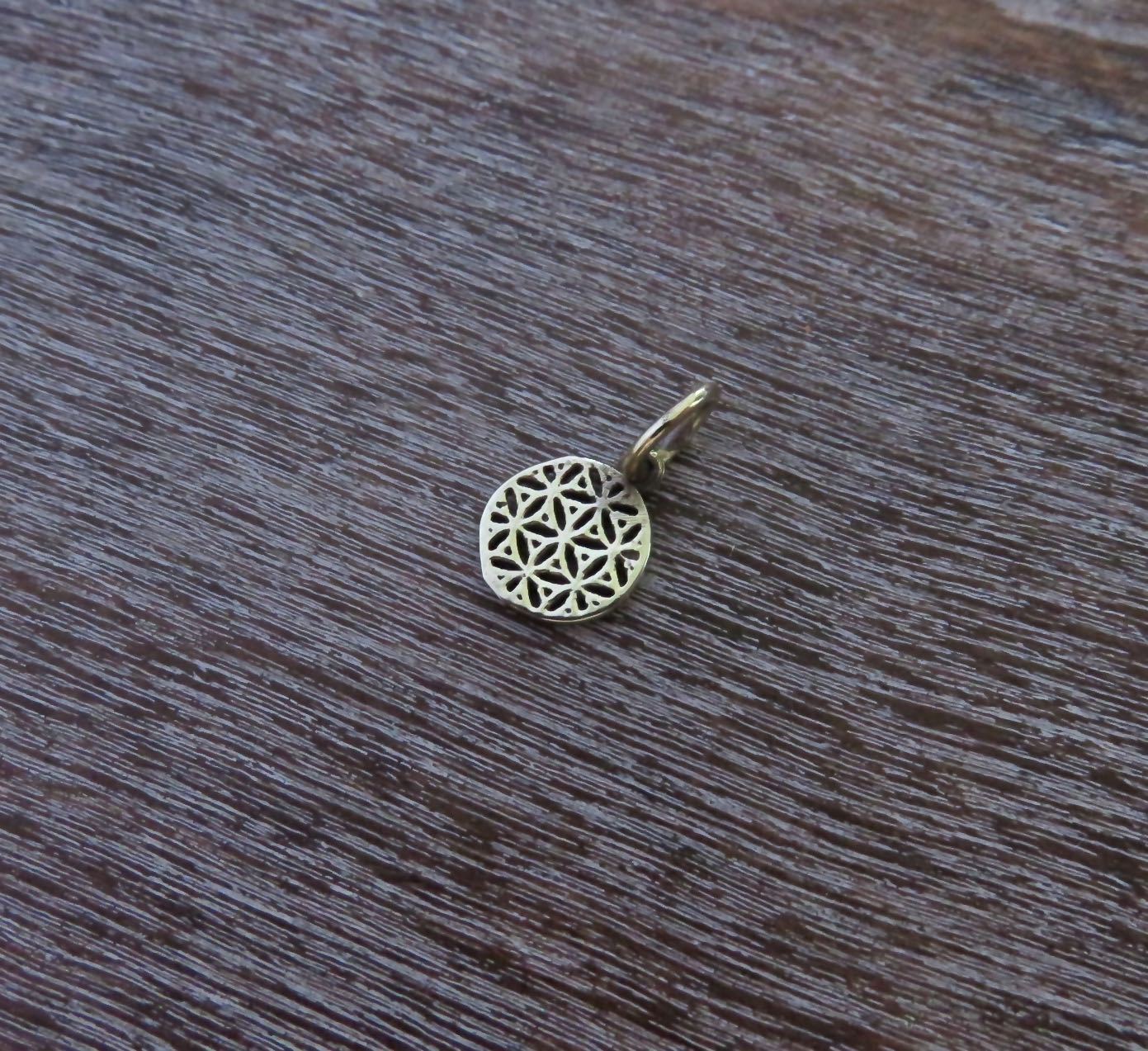 Chain with the motif of the flower of life made of brass