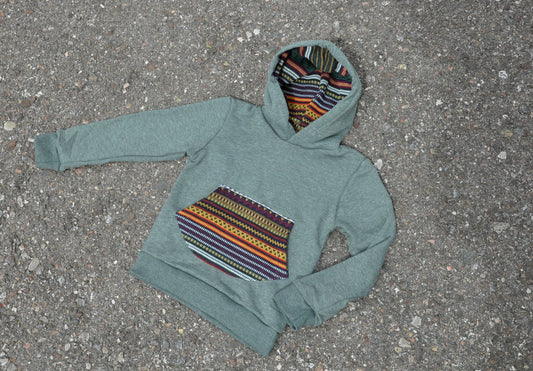 Children's sweater with colorful pocket and green hood lining