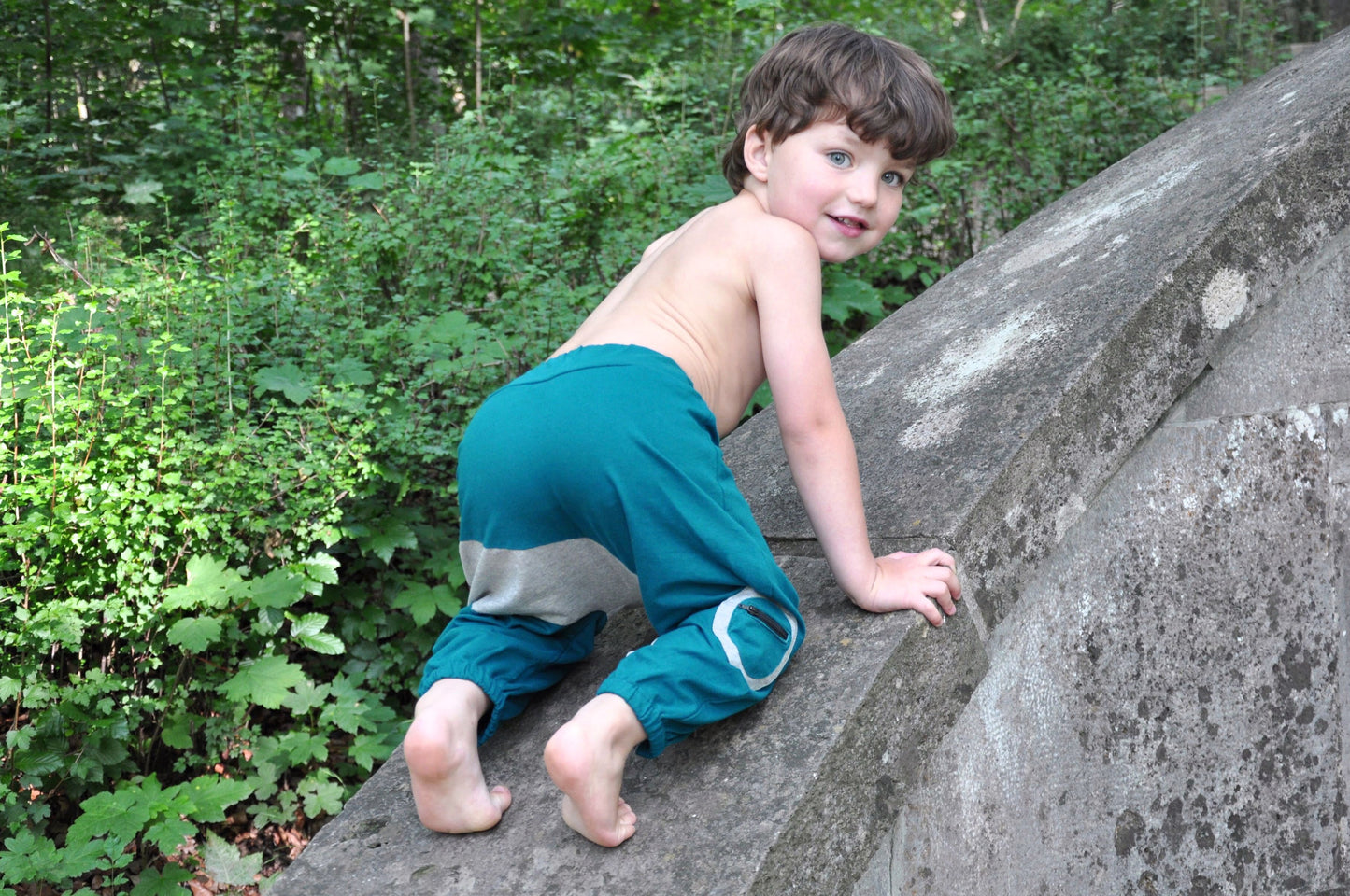 bequeme Sweat Hose für Kinder in türkis grau