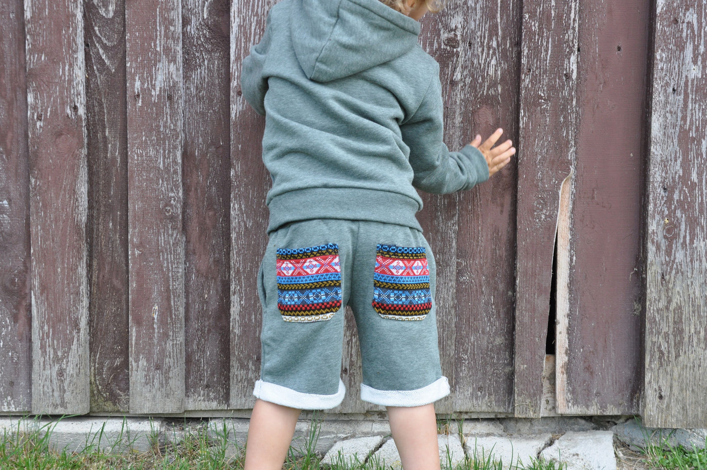 lässige Shorts mit bunten Taschen für Jungs