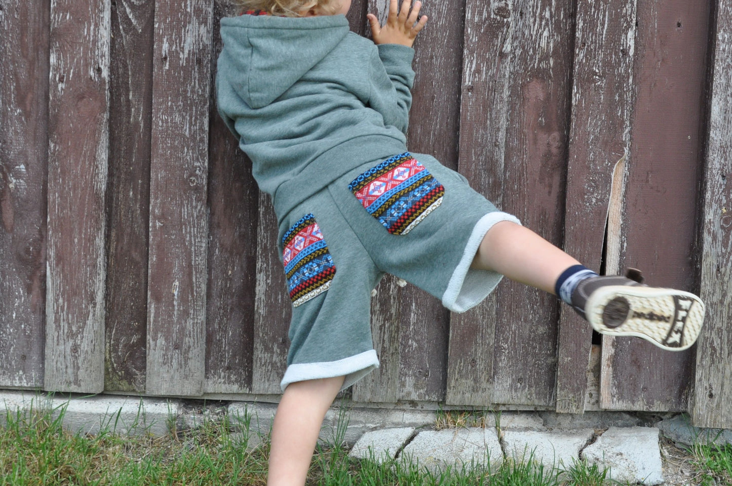 lässige Shorts mit bunten Taschen für Jungs