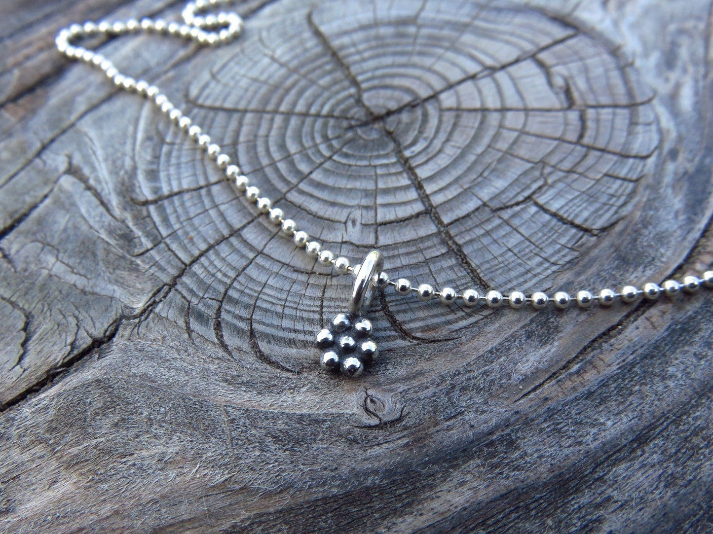 Ball chain with flower pendant made of silver