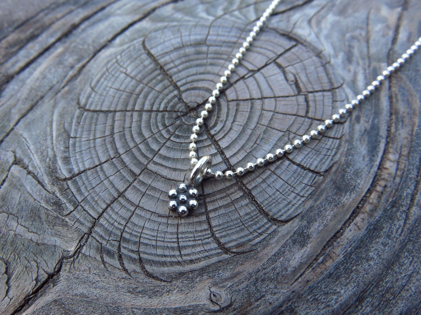 Ball chain with flower pendant made of silver