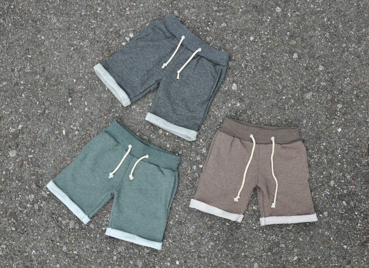 lässige Shorts mit bunten Taschen für Jungs